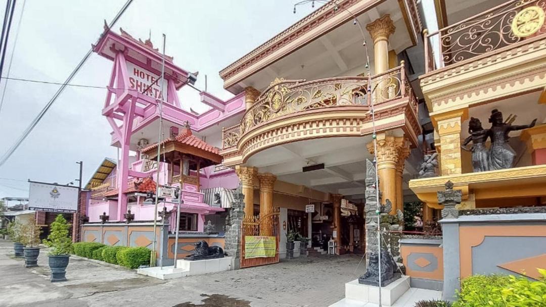 Photo of Buildings in Kertosono