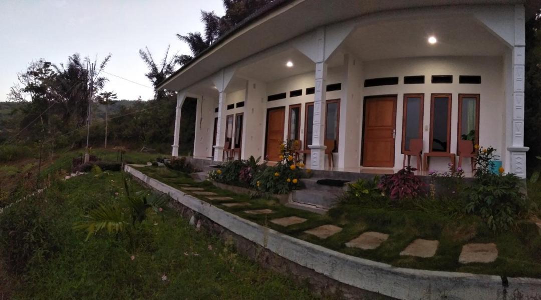 Photo of Buildings in Moni
