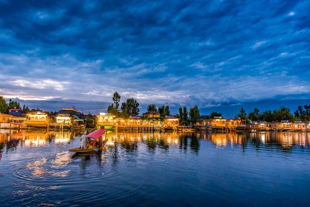 Photo of Outdoor in Dal Lake