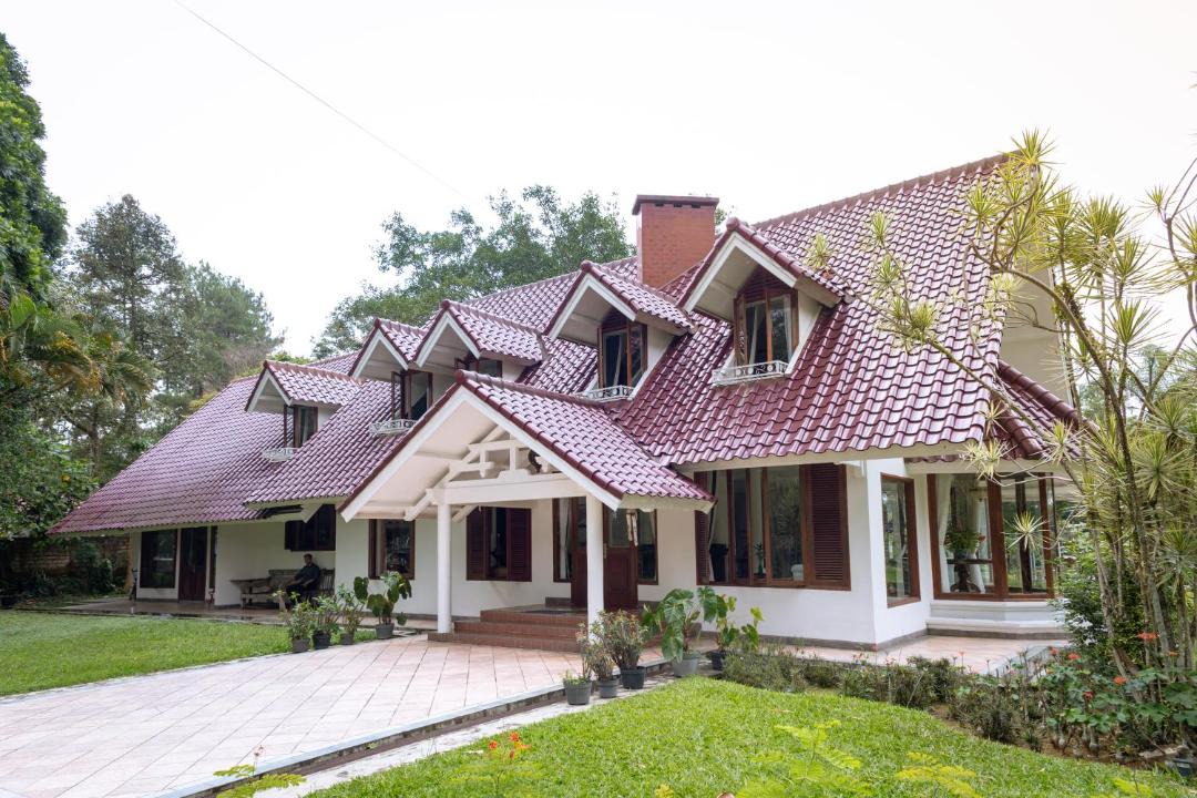 Photo of Buildings in Megamendung