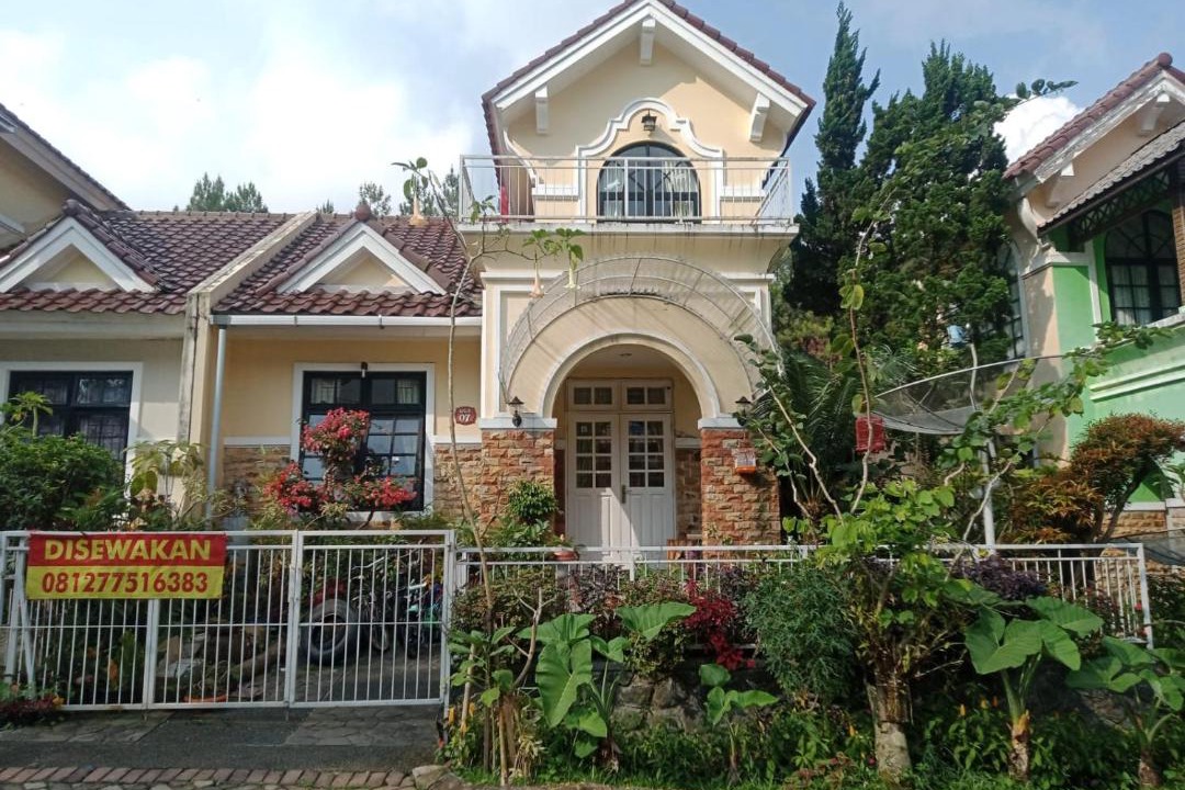 Photo of Buildings in Cipanas