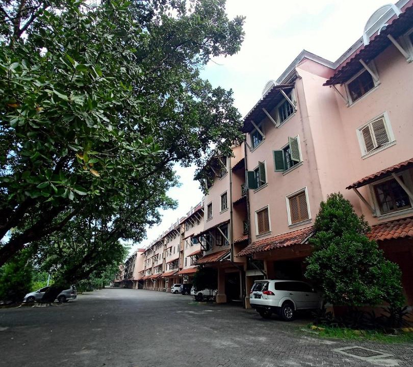 Photo of Buildings in Carita