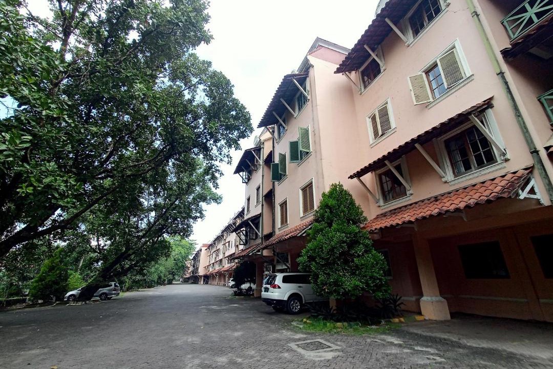 Photo of Buildings in Carita