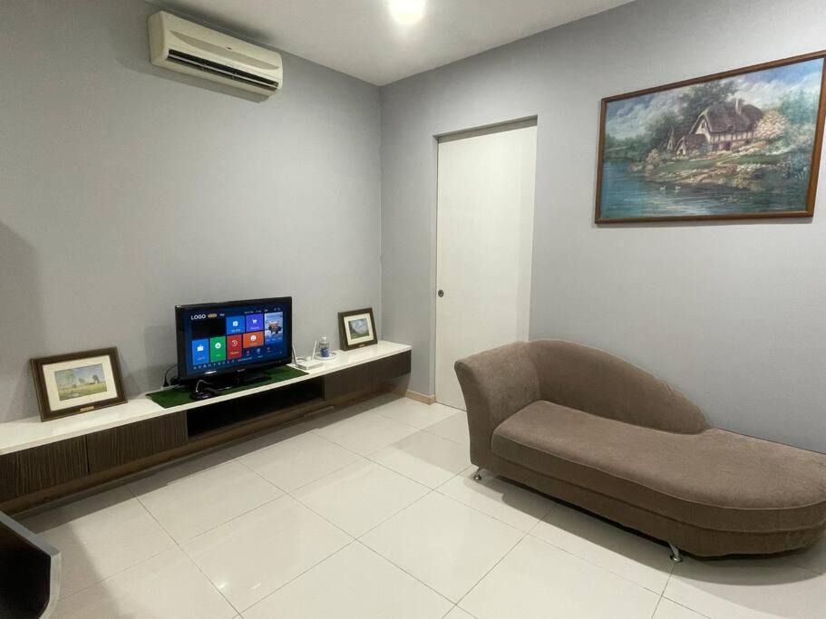 Photo of Livingroom in Taman Kobena