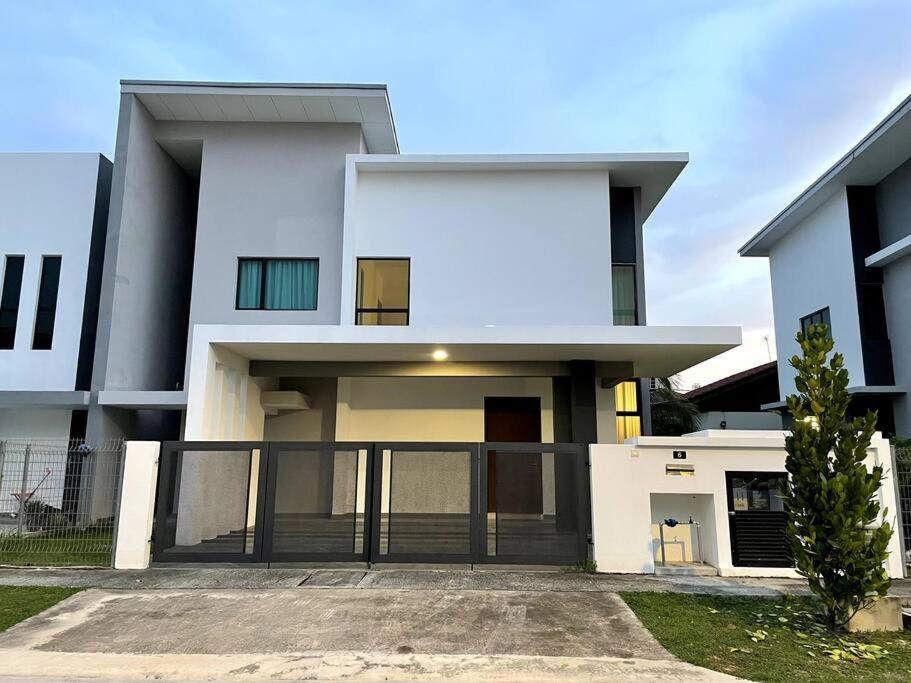Photo of Buildings in Geching Hilir