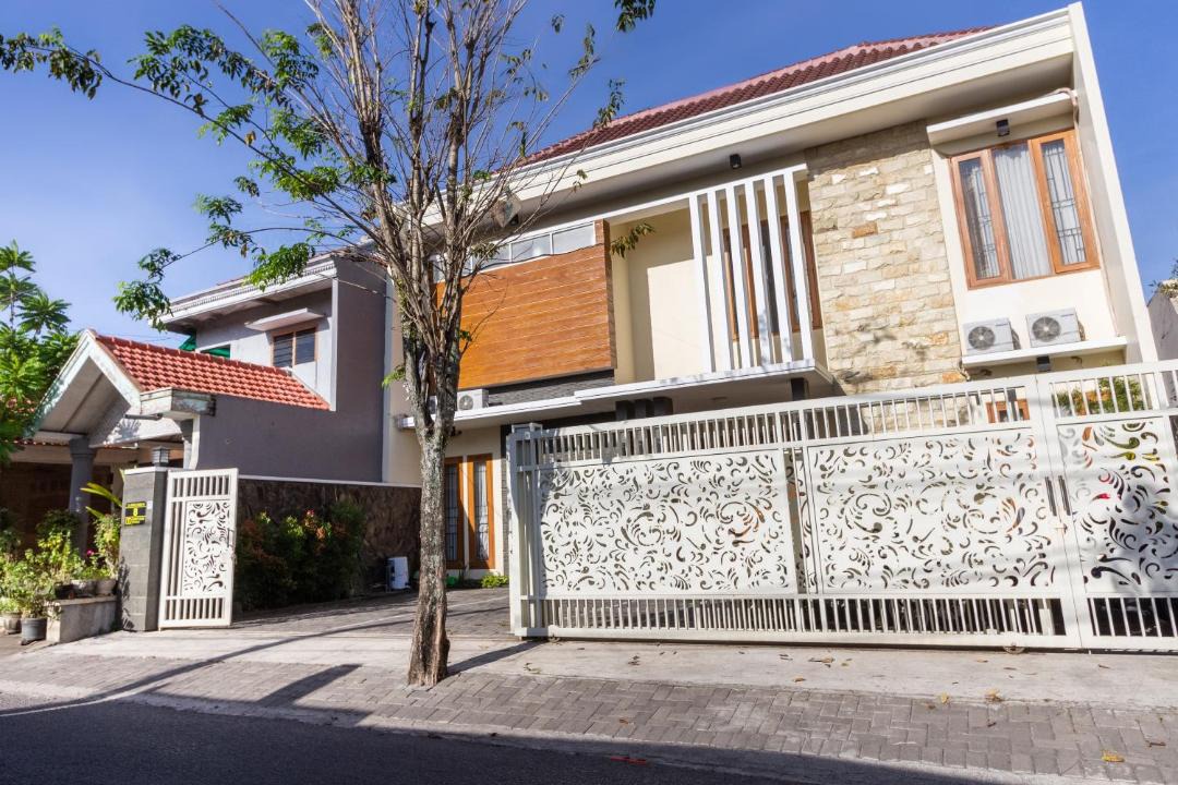 Photo of Buildings in Dinoyo