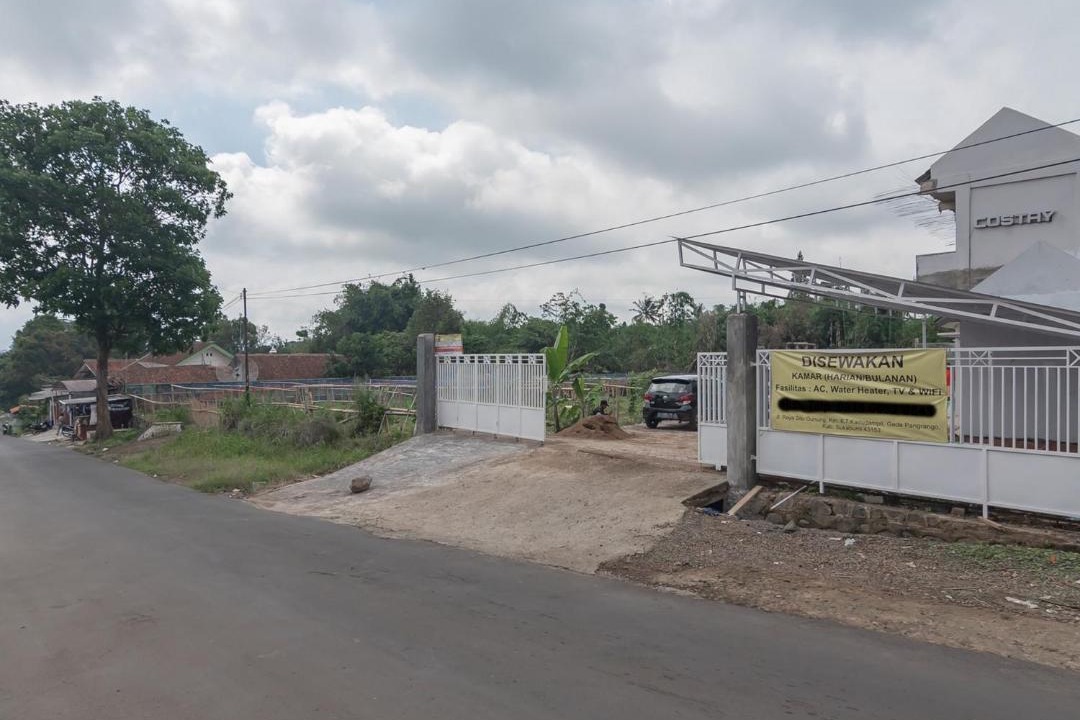 Photo of Buildings in Jambelaer