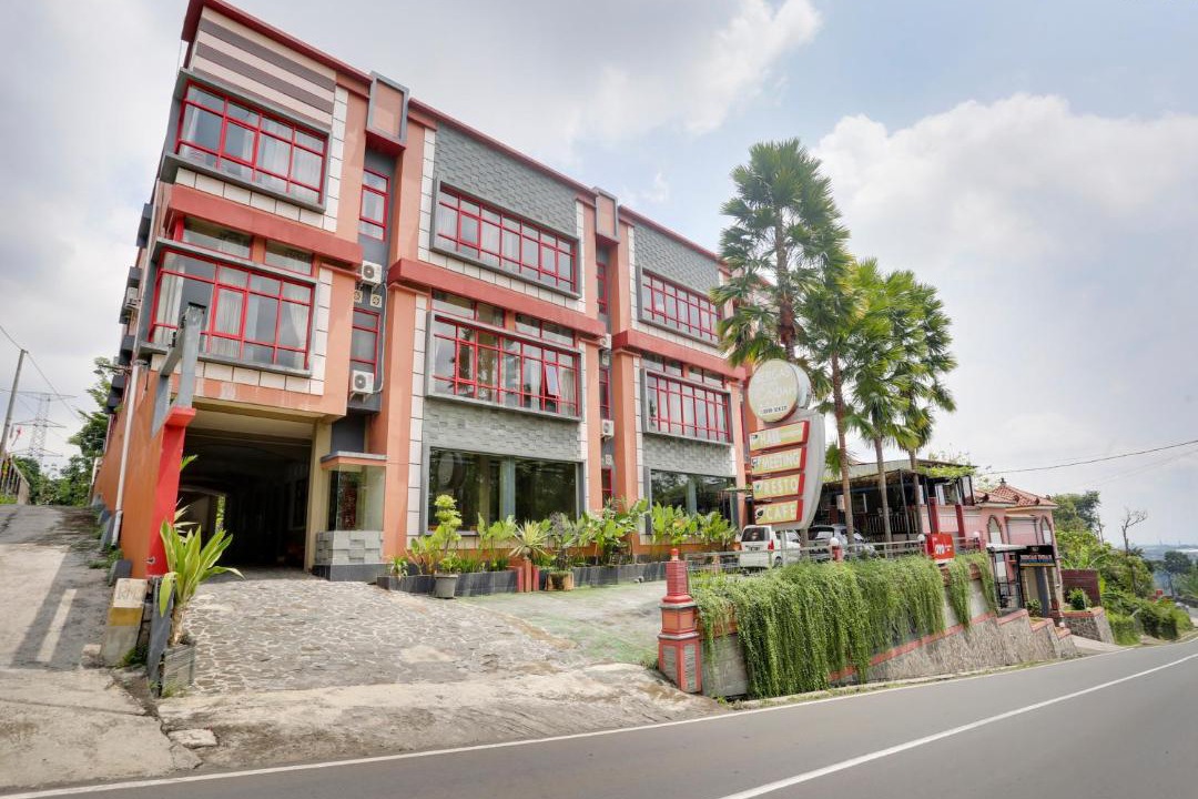 Photo of Buildings in Bandungan