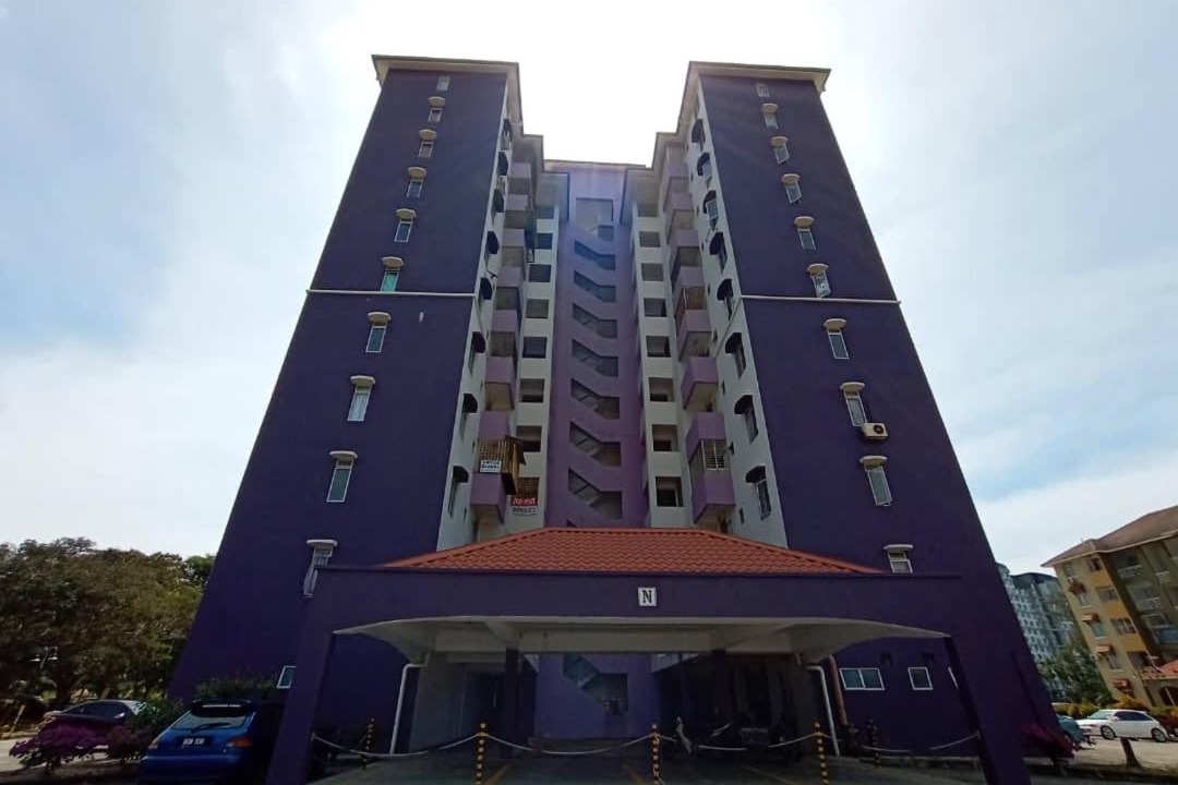 Photo of Buildings in Si Rusa