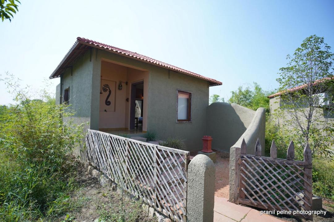 Photo of Buildings in Tekadi Mandavzari
