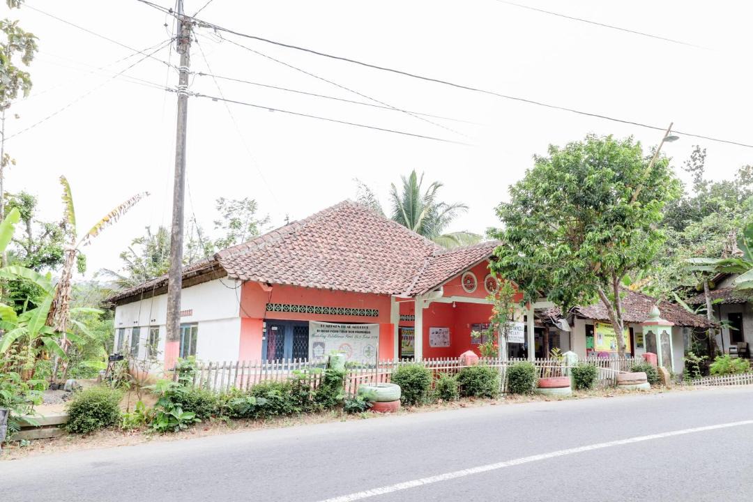 Photo of Buildings in Kalirejo