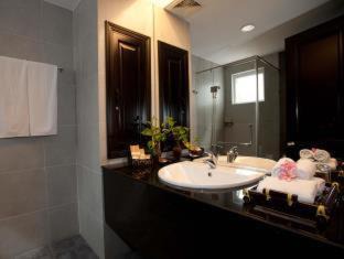 Photo of Bathroom in Old Quarter