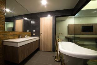 Photo of Bathroom in Chom Phon