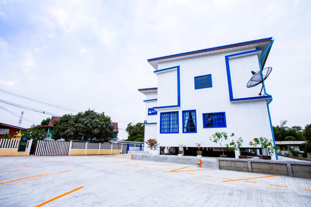 Photo of Buildings in Ang Thong