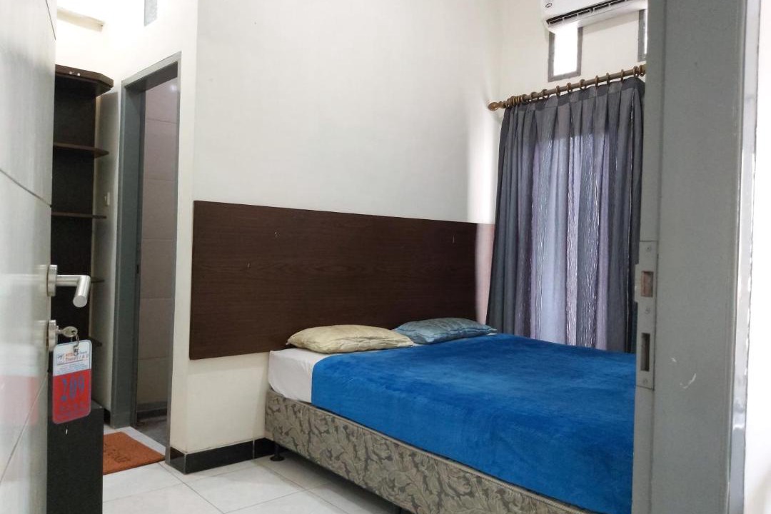 Photo of Bedroom in Biringkanya
