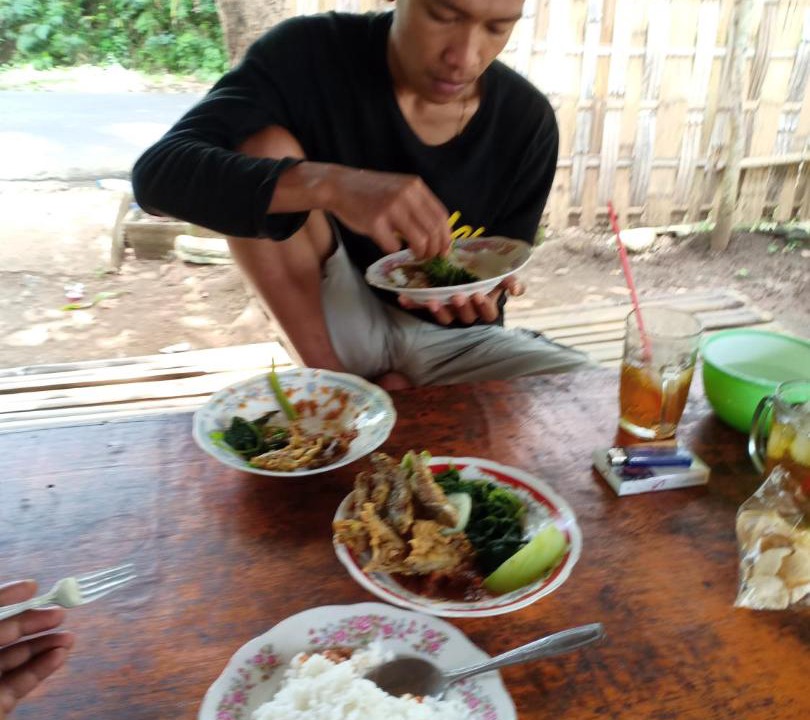 Photo of Human In Picture in Tamansuruh