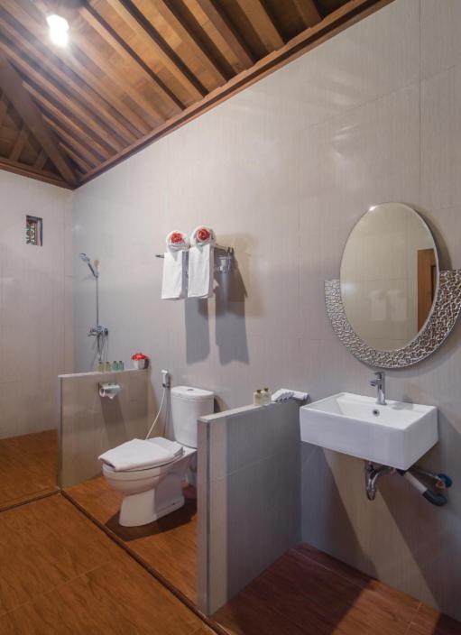 Photo of Bathroom in Hargomulyo