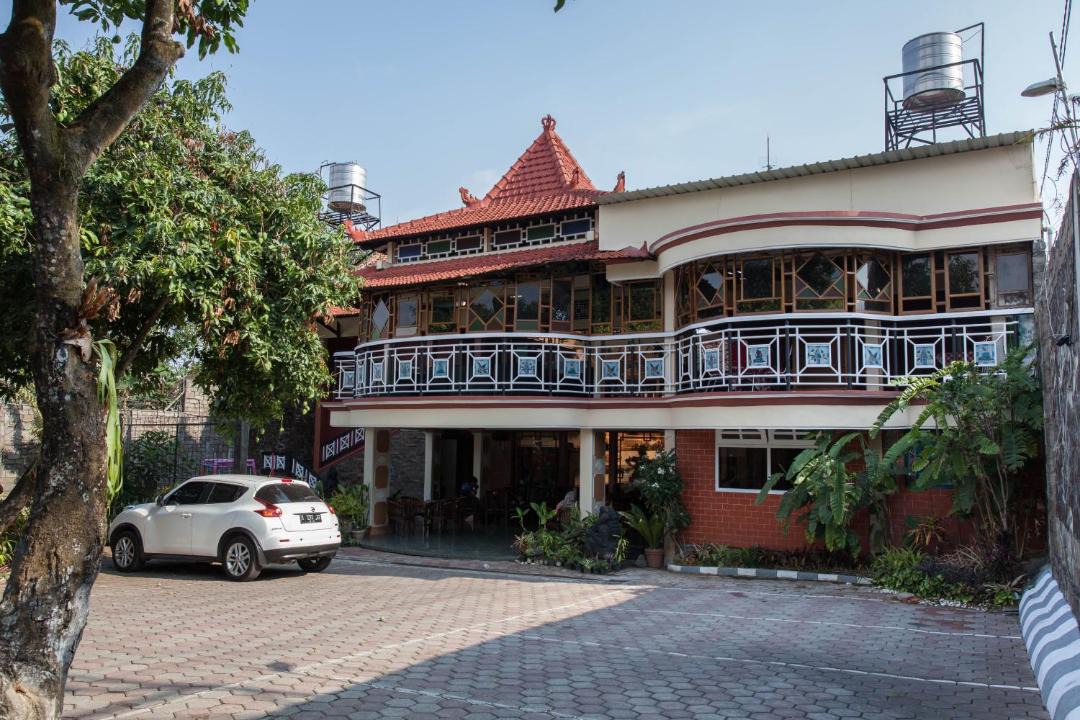 Photo of Buildings in Oro Oro Ombo