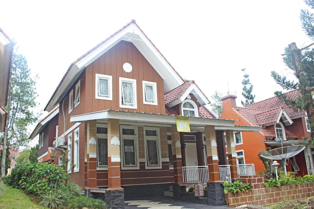 Photo of Buildings in Cipanas