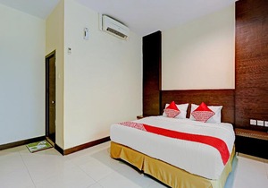 OYO 90350 Hotel Five Star 2