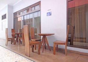 RedDoorz near Hartono Mall 3