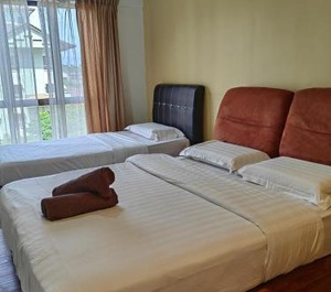 Marina Court Resort 
