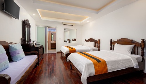 Deluxe Triple Room, Pool View (1 King Bed & 1 Single Bed)