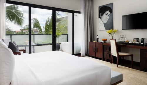 Landmark Room Free Laundry + Daily 60Min Massage + Mini Bar + Airport Pick-Up