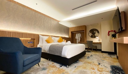 Premiere Executive Suite with Complimentary Preferred Parking