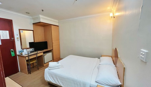 Standard Room, 1 Queen Bed, Non Smoking, No Windows