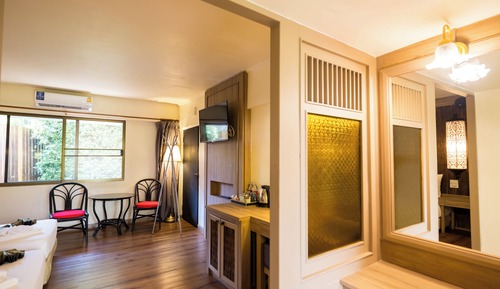 Connecting Room