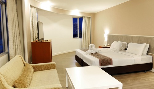 Junior Suite Twin Room - City Wing