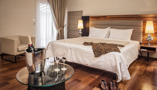 Leonora Suite