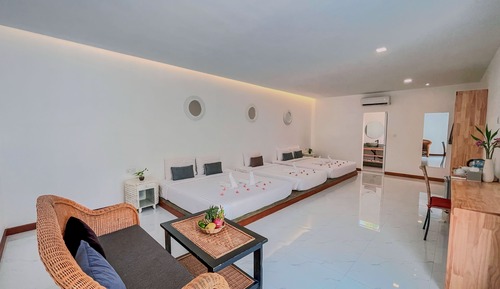 Super Family Room With Terrace - Free Pick Up