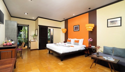 King Cabana Room with Balcony and Pool View - Free Pick Up