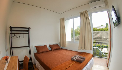 Room with Balcony (3rd Floor)