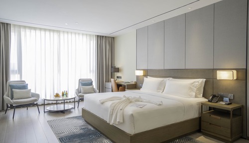 Deluxe Room, 1 King Bed