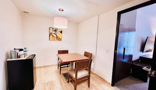 Suite, 1 King Bed