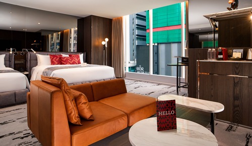 WOLO Suite with window