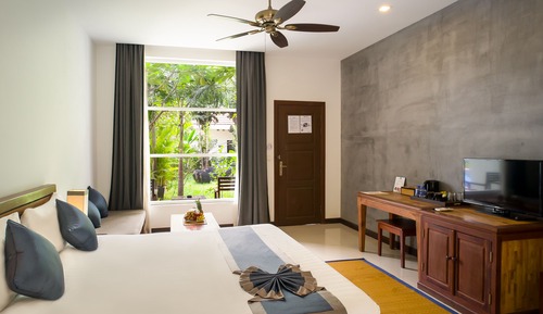 Signature Double Room, 1 King Bed, Terrace, Pool View