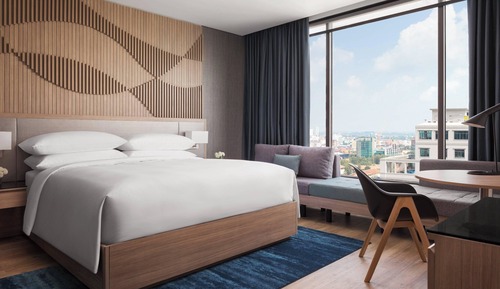 Club Room, 1 King Bed with Sofa bed, City View