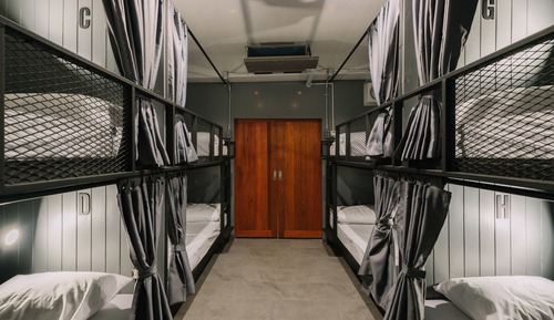 8-Bed Female Dormitory-Shared bathroom