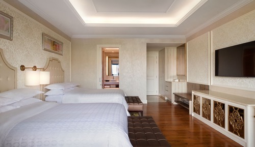 Deluxe Room, 2 Twin Beds, Pool View