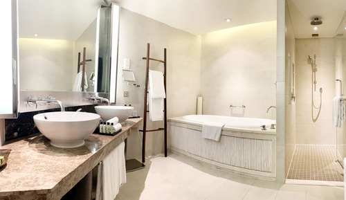 Junior Suite, 1 King Bed, Lake View