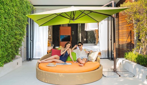 Signature, 1 King Bed, Pool Access (So lofty)