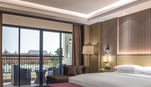Suite, 1 King Bed, Balcony