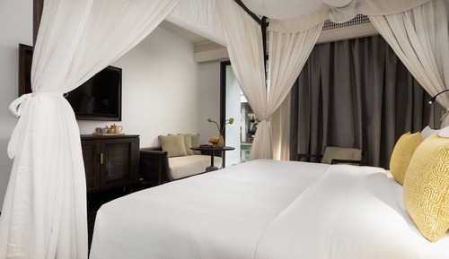 Superior Deluxe Pool Access w Free Minibar and One-Way Airport Transfer