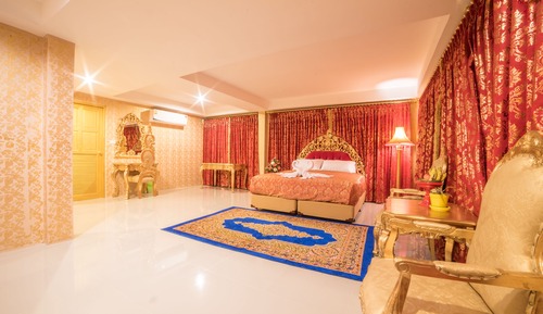 Deluxe Suite