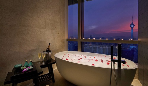 Signature Sky Retreat, 1 King Bed, KL Tower View