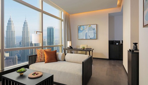 Sky Suite, 1 King Bed, Twin Tower View or City Skyline View